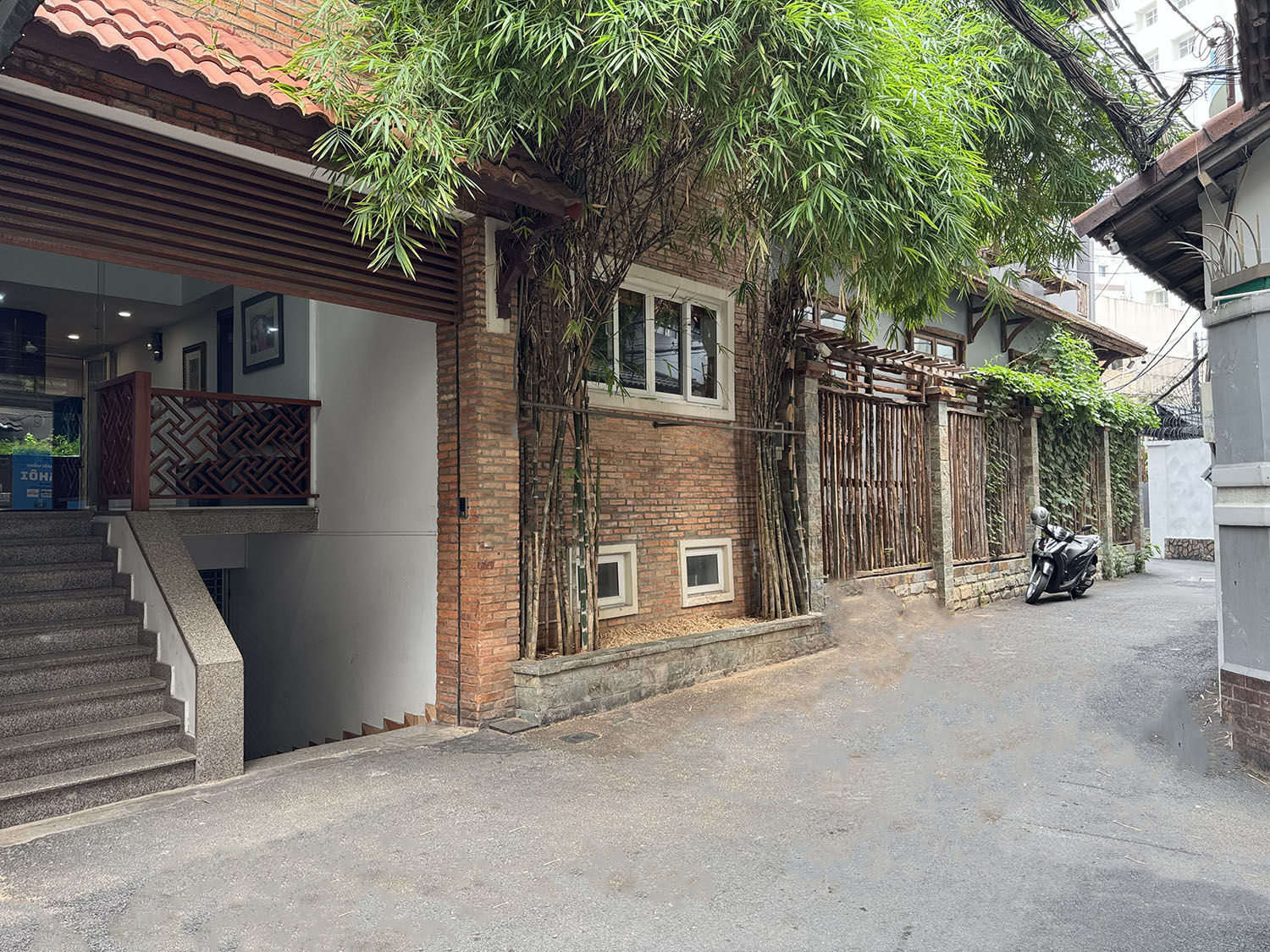 Tòa Nhà Căn Hộ Dịch Vụ 7 tầng, 14 phòng cao cấp, thu nhập 120tr/th, hẻm ôtô khu vip Nguyễn Đình Chính